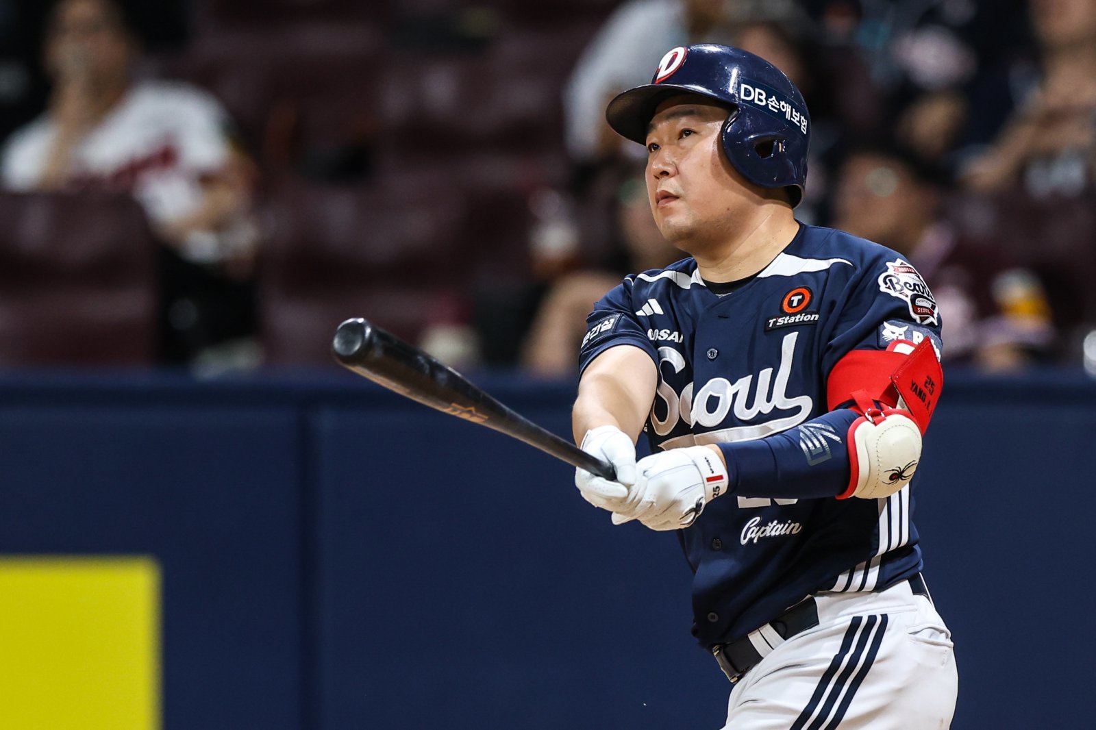 두산 양의지는 올 시즌에도 공·수를 겸비한 특급 포수의 면모를 유감없이 발휘하고 있다. 특히 후반기 들어 무서운 타격감을 자랑하며 개인 통산 2번째, KBO리그 포수로는 통산 3번째 타격왕에 도전하고 있다. 뉴시스