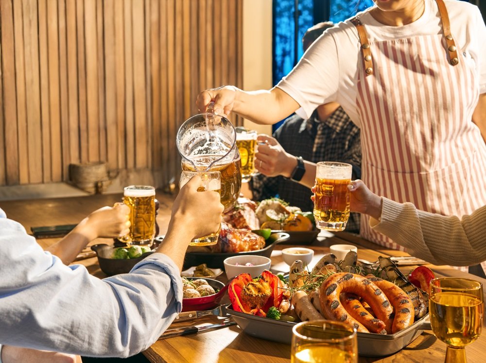 뷔페 레스토랑 ‘셰프스 키친’은 옥토버페스트를 테마로 한 다양한 독일식 메뉴를 선보인다