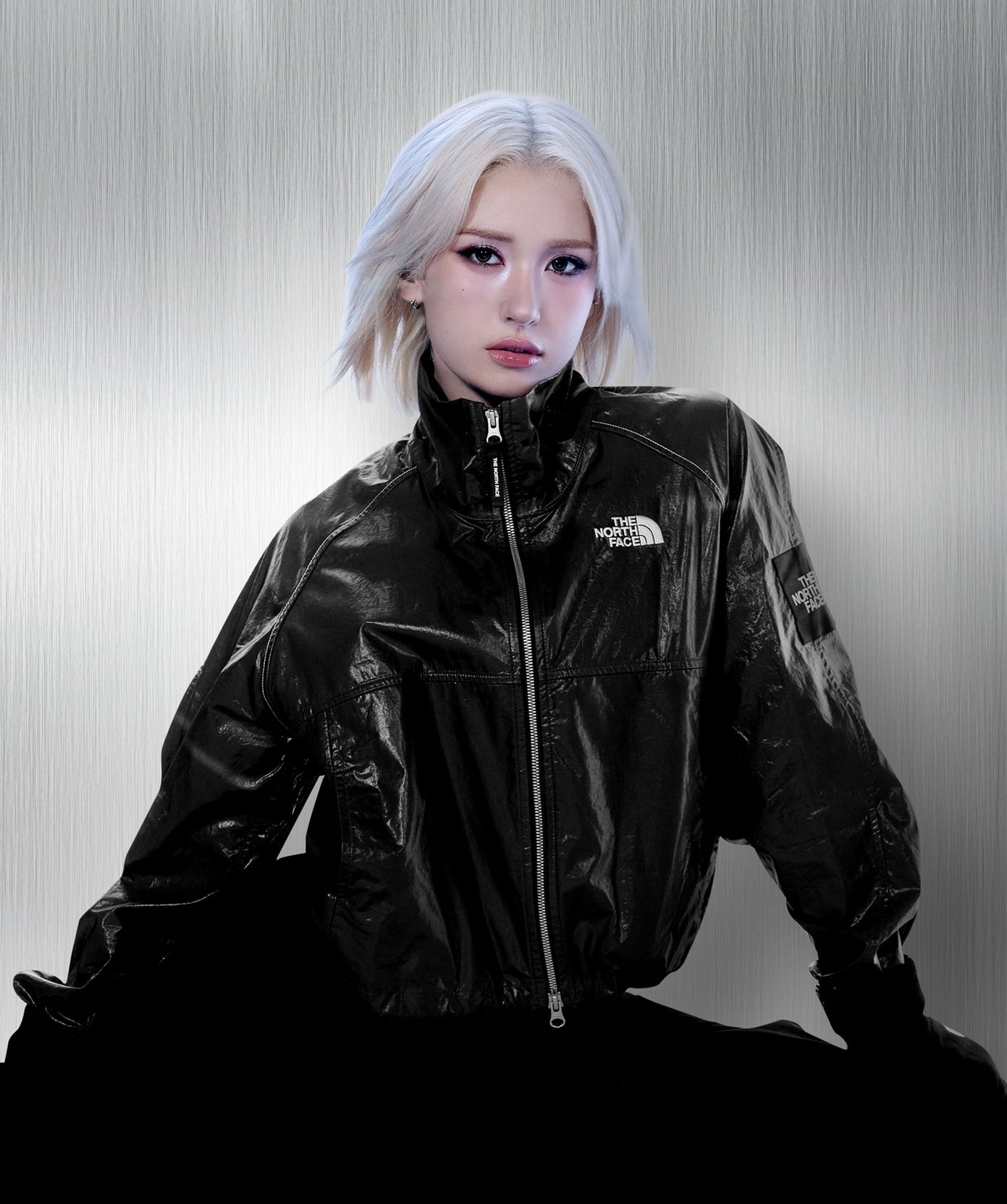 ‘여성용 노벨티 올레마 재킷’ 블랙 색상을 착용한 노스페이스 홍보대사 전소미