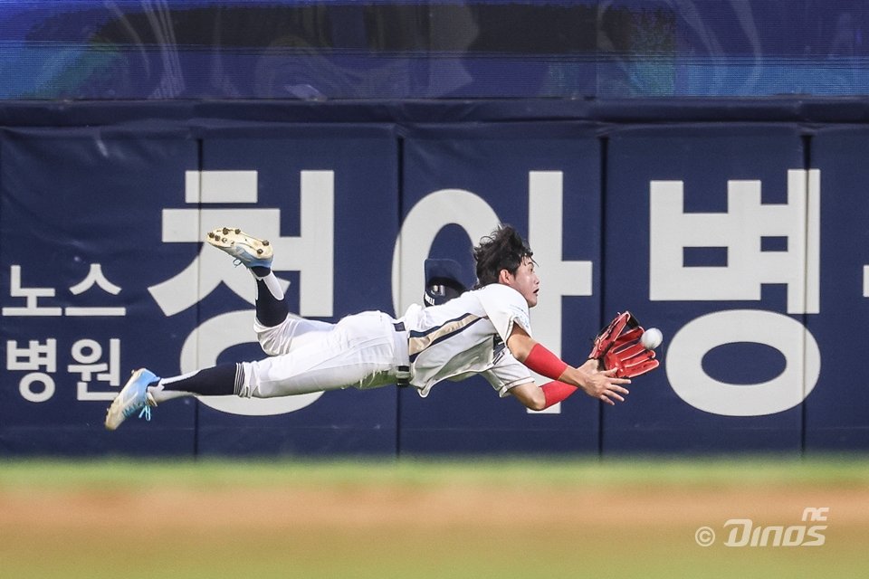 NC 최정원은 누구보다 그라운드에서 간절하다. 이를 원동력으로 데뷔 첫 30도루도 달성했다. 현재는 주전이 목표가 아니다. 순위 싸움을 펼치는 팀에 어떻게든 보탬이 되려는 마음뿐이다. 사진제공｜NC 다이노스