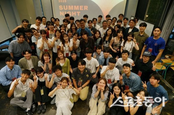 포항시가 지난 23일 서울 성수동 헤이그라운드에서 영일만 스타트업 데이 연계행사인 ‘2025 Summer Networking Night’를 개최한 후 기념촬영을 하고 있다. 사진제공ㅣ포항시
