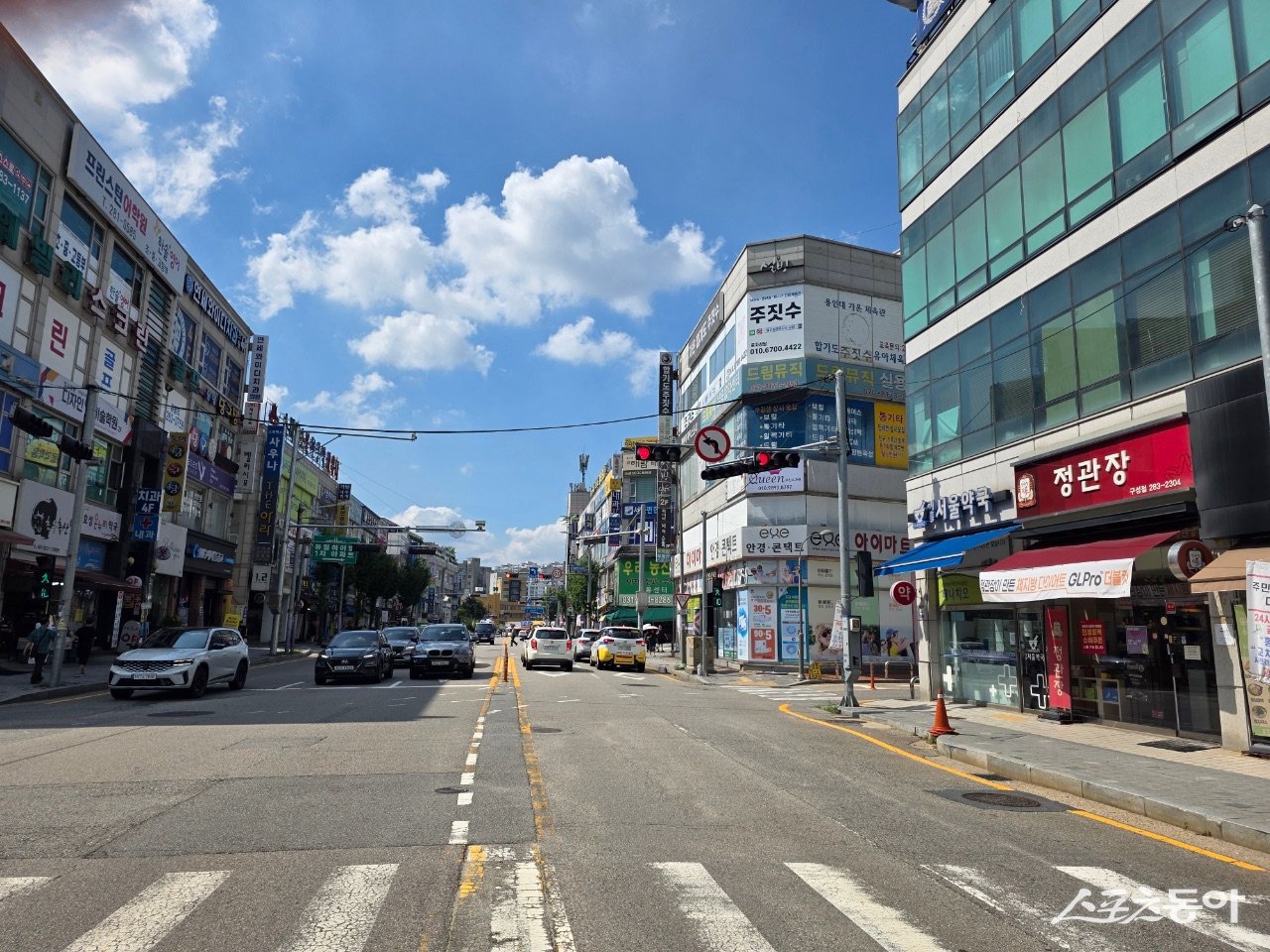 용인특례시(시장 이상일)는 지난 22일 ‘구성언남 골목형상점가’를 제15호 골목형상점가로 지정했다(제15호 골목형상점가로 지정된 구성언남 골목형상점가 전경). 사진제공｜용인시