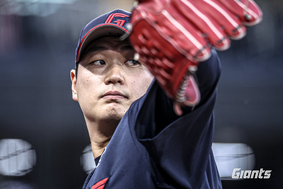 롯데 나균안이 26일 사직구장에서 펼쳐질 KT와 홈경기에 선발등판한다. 롯데는 두 달 넘게 승리투수가 되지 못한 나균안을 적극 돕겠다는 의지다. 사진제공|롯데 자이언츠