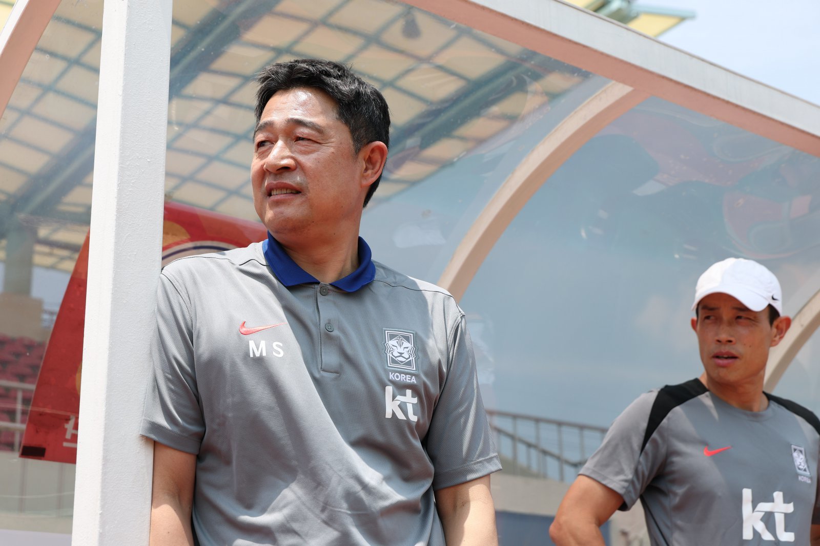 U-22 축구대표팀 이민성 감독(왼쪽)은 9월 인도네시아에서 개최될 AFC U-23 아시안컵 예선에 김지수 이외에 K리그에서 좋은 활약을 펼치는 강상윤, 황도윤 등을 대거 승선시켰다. 사진제공｜대한축구협회