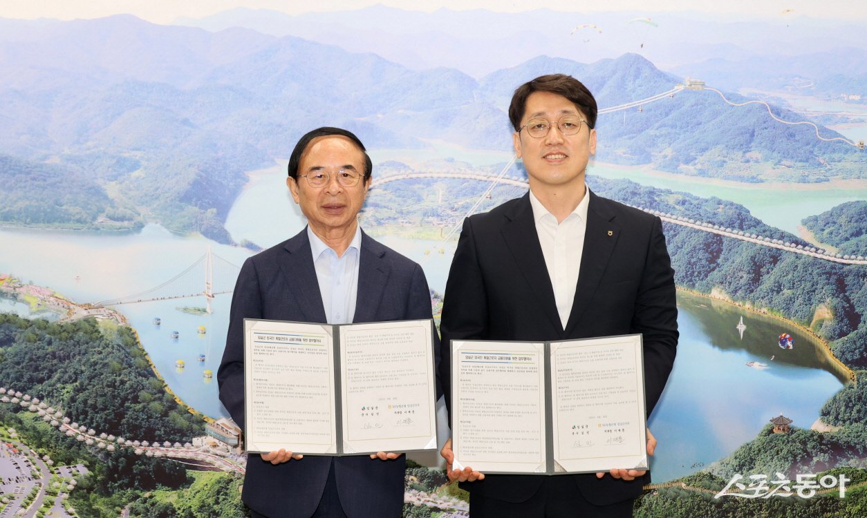 임실군이 26일 NH농협 임실군지부와 외국인 계절근로자 금융지원 협약을 체결했다. 사진제공=임실군