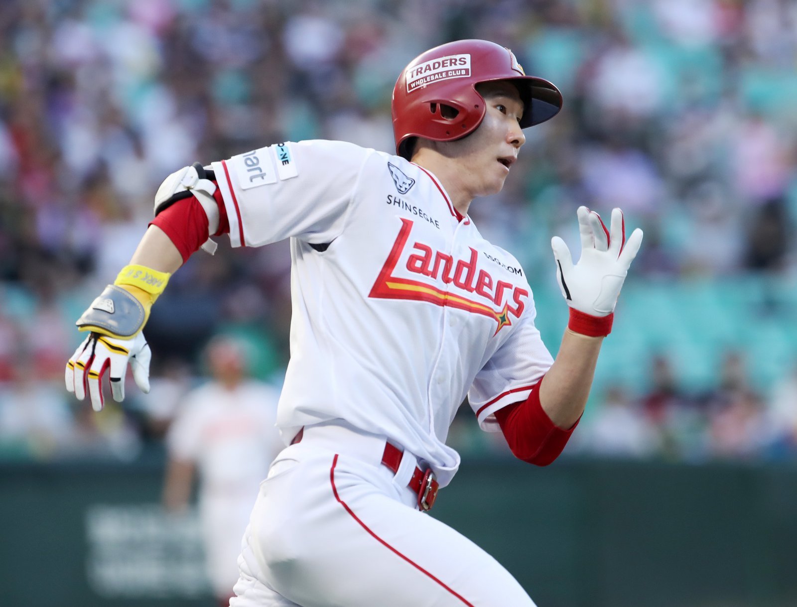 SSG 박성한은 26일 인천 KIA와 홈경기에서 1번타자 유격수로 선발출전했다. 2번의 주루사를 딛고 4회말 빅이닝을 이끄는 2타점 2루타를 쳐 연패 탈출을 이끌었다. 사진제공｜SSG 랜더스