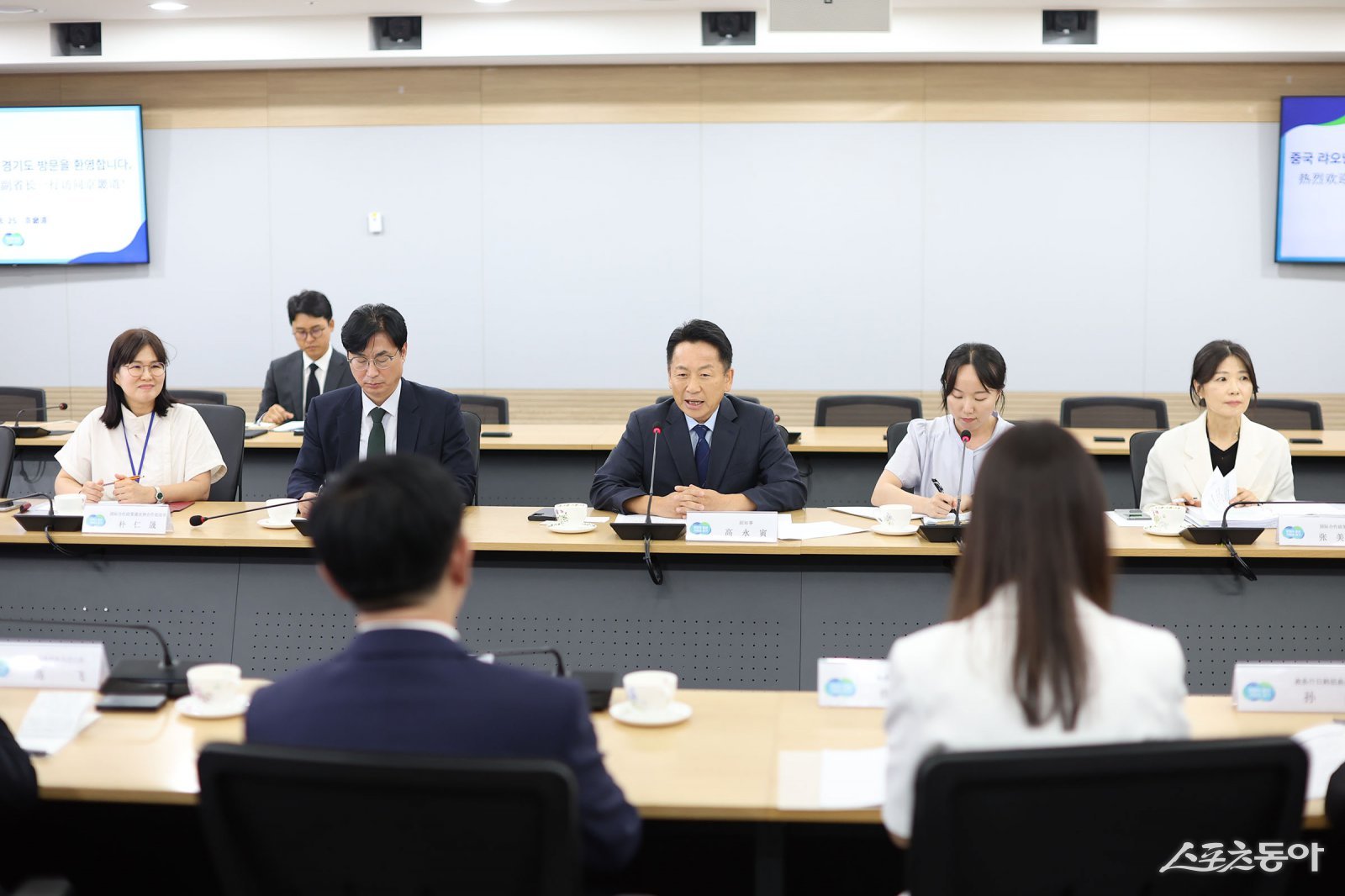 고영인 경기도 경제부지사는 지난 25일 오후 경기도청에서 샨이(單義) 중국 랴오닝성 부성장을 만나 경제·산업·문화·관광·인적교류 등 다양한 분야의 협력 방안을 논의했다. 사진제공|경기도