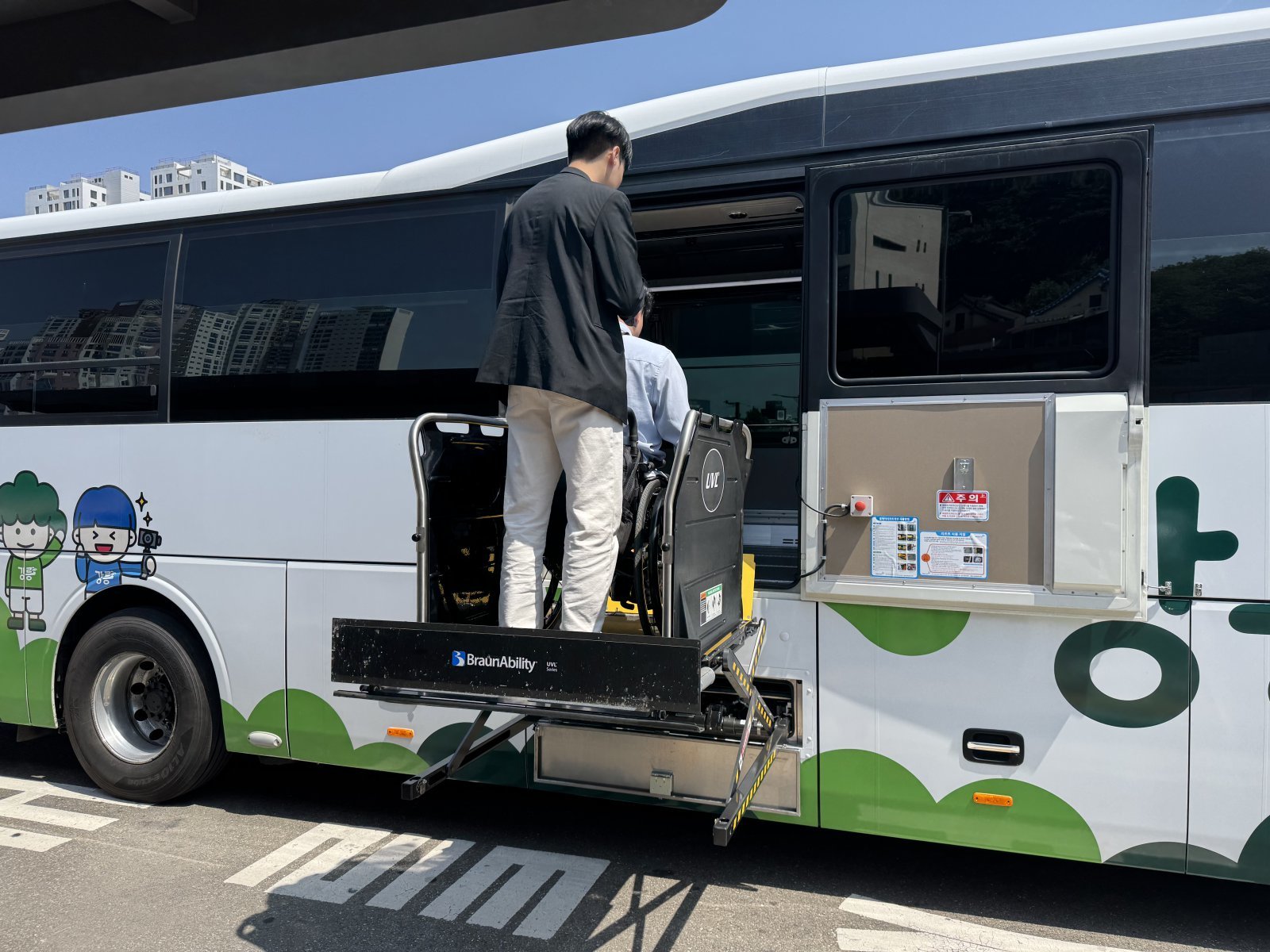 [한국관광공사] 강릉시 무장애 관광 미니밴