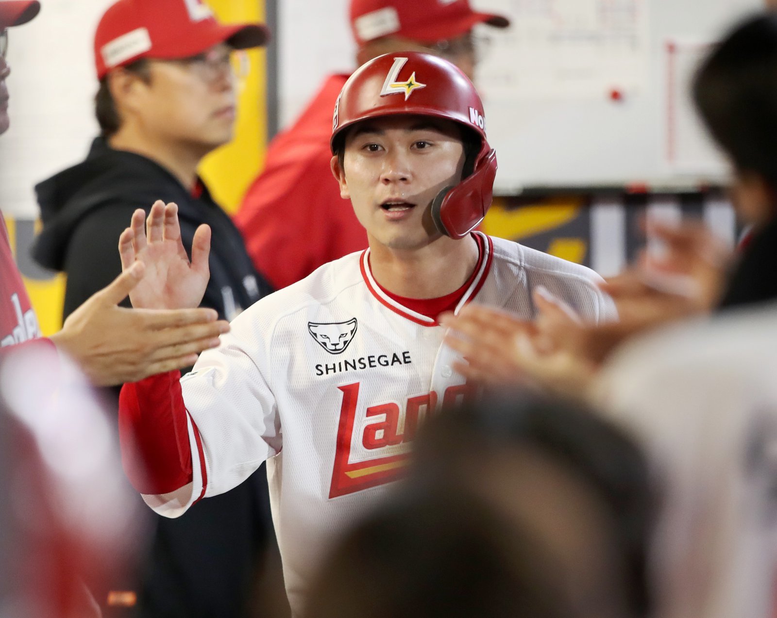 SSG 안상현은 26일 인천 KIA와 홈경기에서 홈런포를 포함해 3안타 경기를 완성했다. 그는 내야 멀티플레이어로 라인업에 활력을 불어넣고 있다. 사진제공|SSG 랜더스