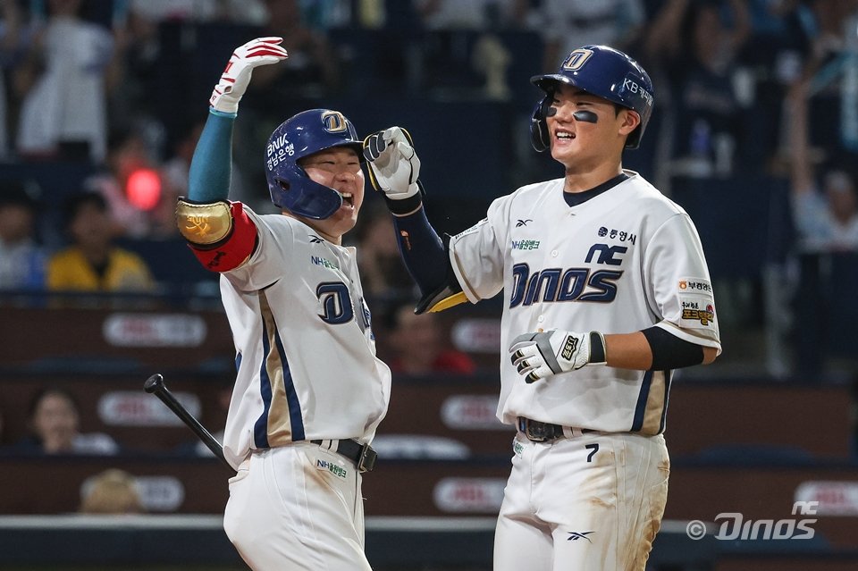 NC 상승세를 이끄는 김주원(오른쪽)~최원준 테이블세터 조합. 사진제공|NC 다이노스