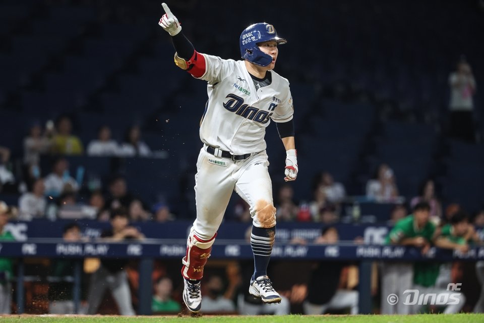 NC 최원준은 트레이드 이적 이후 비어 있던 2번타순에 안착하며 테이블세터로서 제 몫을 하고 있다. 사진제공|NC 다이노스