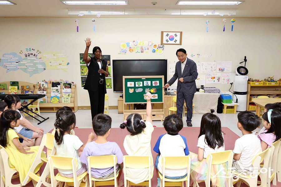 인천 동구, 원어민 영어교실 딜리버리 서비스 현장점검 및 만족도 조사를 진행했다. 사진제공|인천 동구청