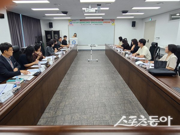 경상북도교육청과 경북교사노동조합이 2025년 상반기 정책협의회를 진행하고 있다. 사진제공 ㅣ 경북교육청