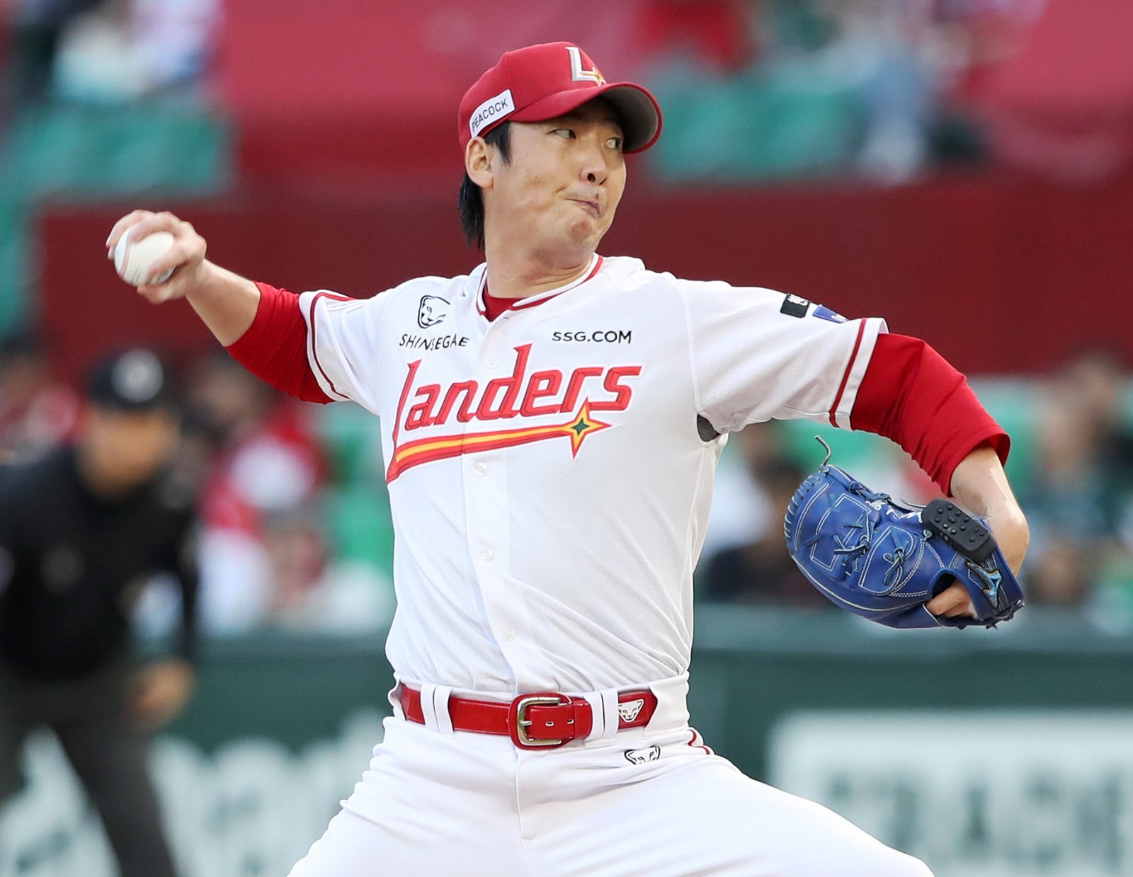 SSG 문승원은 26일 인천 KIA와 원정경기에서 4이닝 4실점으로 흔들렸다. 그는 올 시즌 기복 있는 투구를 펼치며 부진을 이어가고 있다. 사진제공｜SSG 랜더스