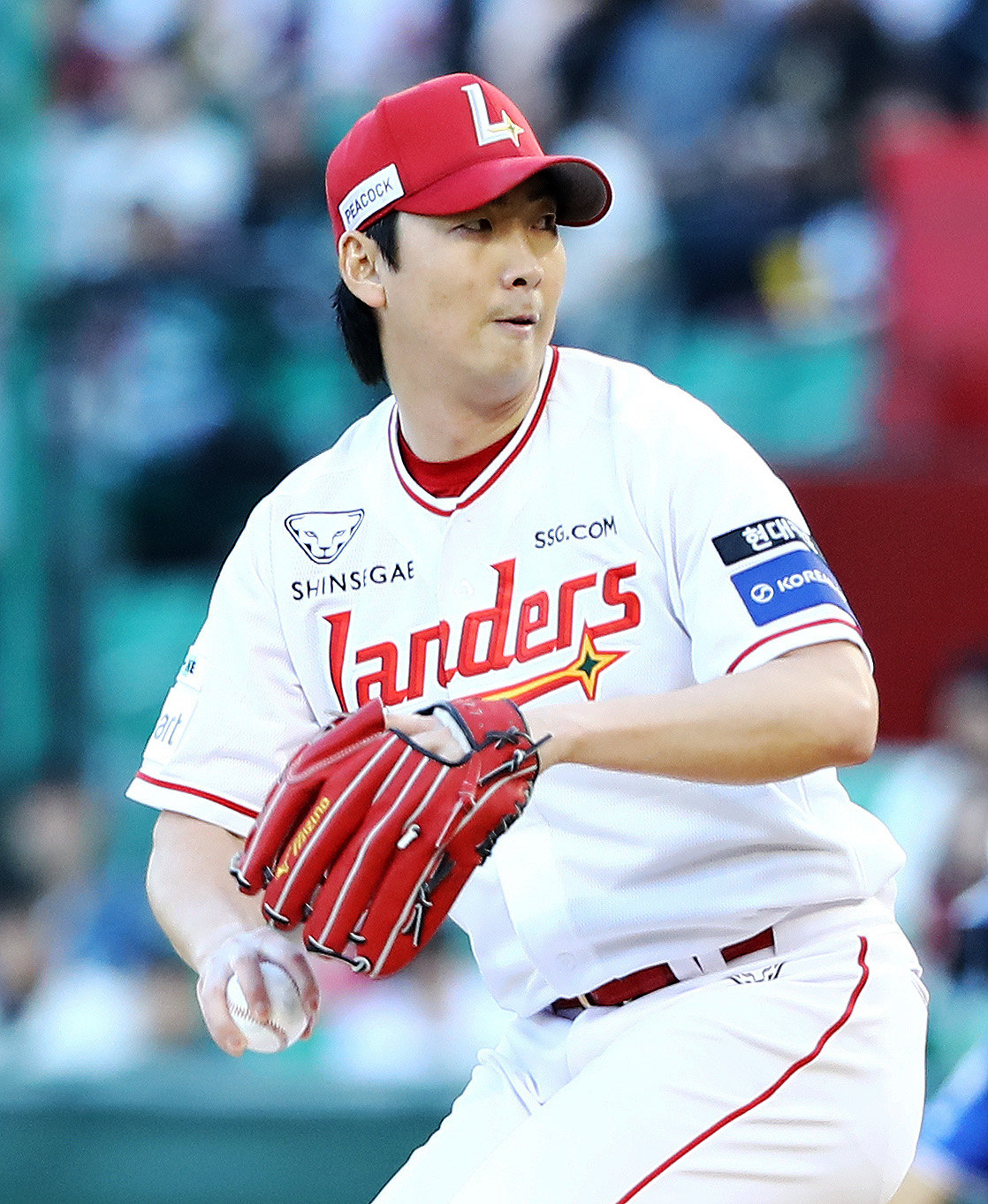 SSG 문승원은 26일 인천 KIA와 원정경기에서 4이닝 4실점으로 흔들렸다. 그는 올 시즌 기복 있는 투구를 펼치며 부진을 이어가고 있다. 사진제공｜SSG 랜더스