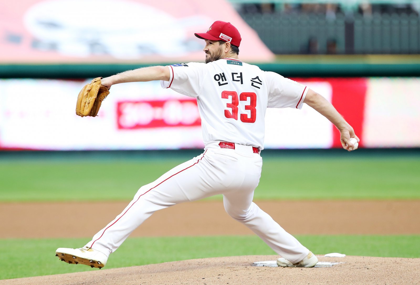SSG 드류 앤더슨은 27일 인천 KIA와 홈경기에서 선발등판해 KBO리그 최소 이닝(139이닝) 200탈삼진 신기록을 썼다. 그는 6이닝 무실점으로 호투했으나 팀은 0-4로 패했다. 사진제공|SSG 랜더스