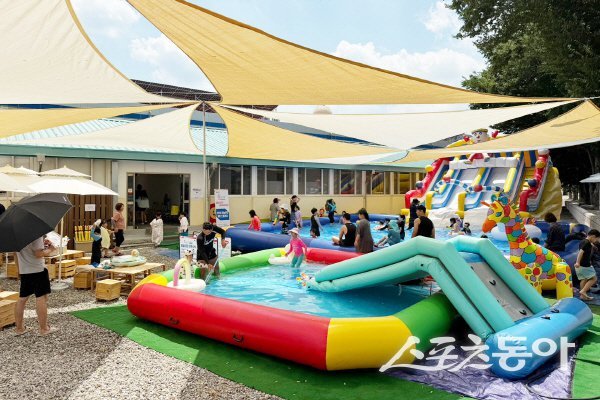 청송문화재단이 운영하는 구석구석 문화배달 산소카페 문화나들이 야외 물놀이장. 사진제공 ㅣ 청송군