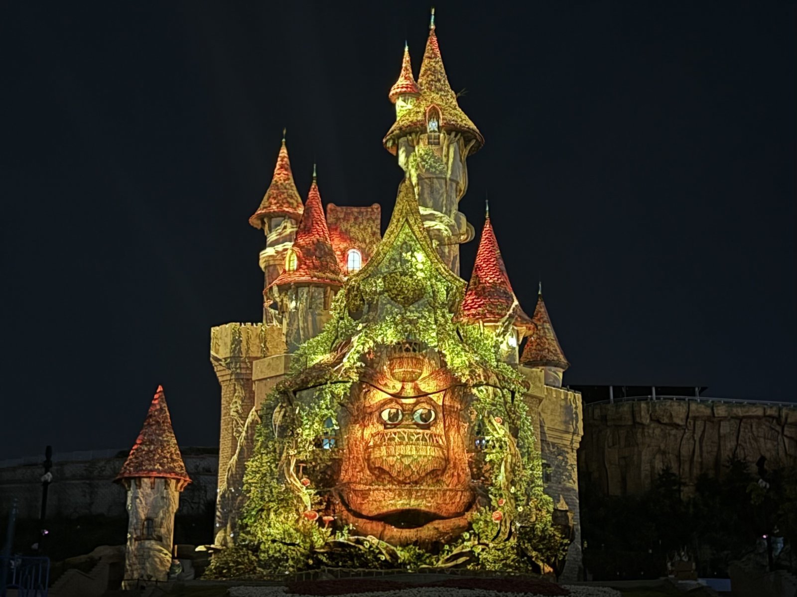 [롯데월드 어드벤처 부산] 캐슬 멀티미디어 맵핑쇼 ‘GLorry Lights’