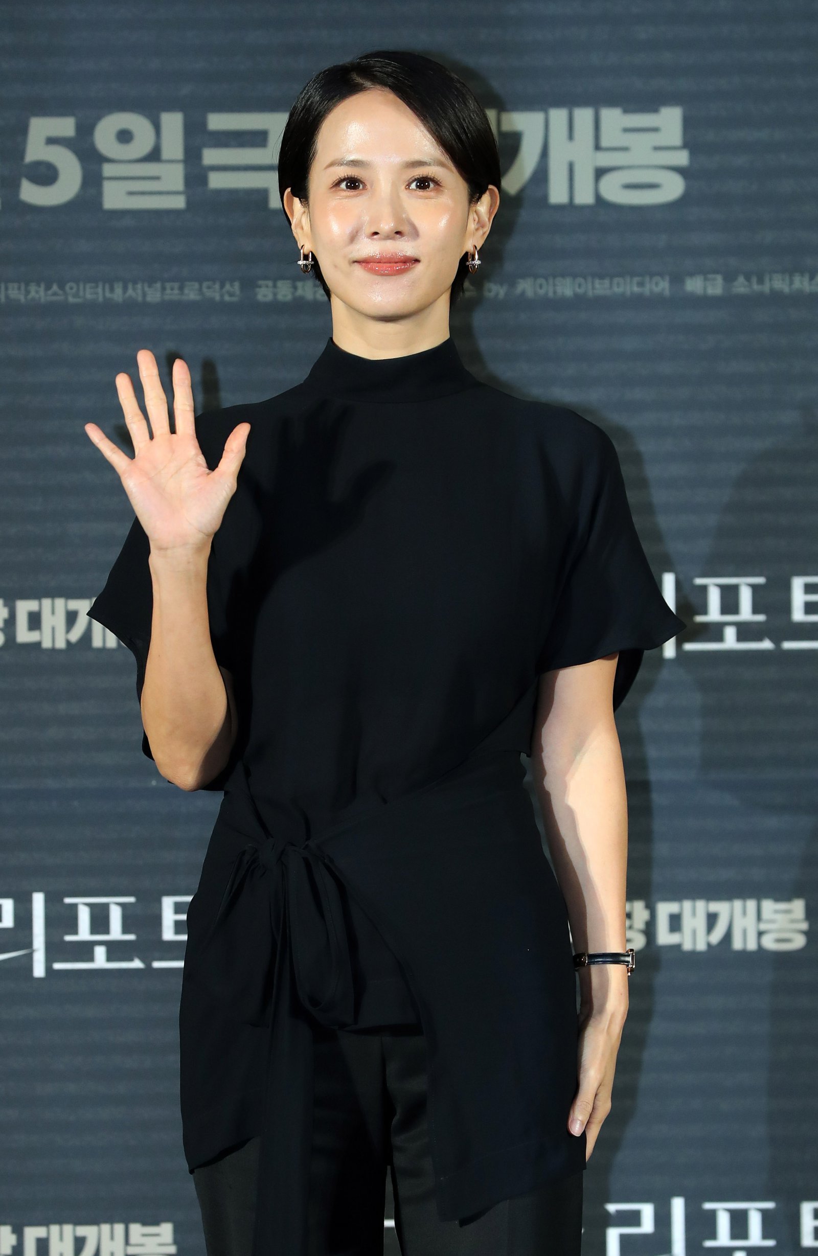 [서울=뉴시스] 김혜진 기자 = 배우 조여정이 12일 오전 서울 용산구 CGV 용산아이파크몰에서 열린 영화 ‘살인자 리포트’(감독 조영준) 제작보고회에서 포즈를 취하고 있다. 2025.08.12. jini@newsis.com