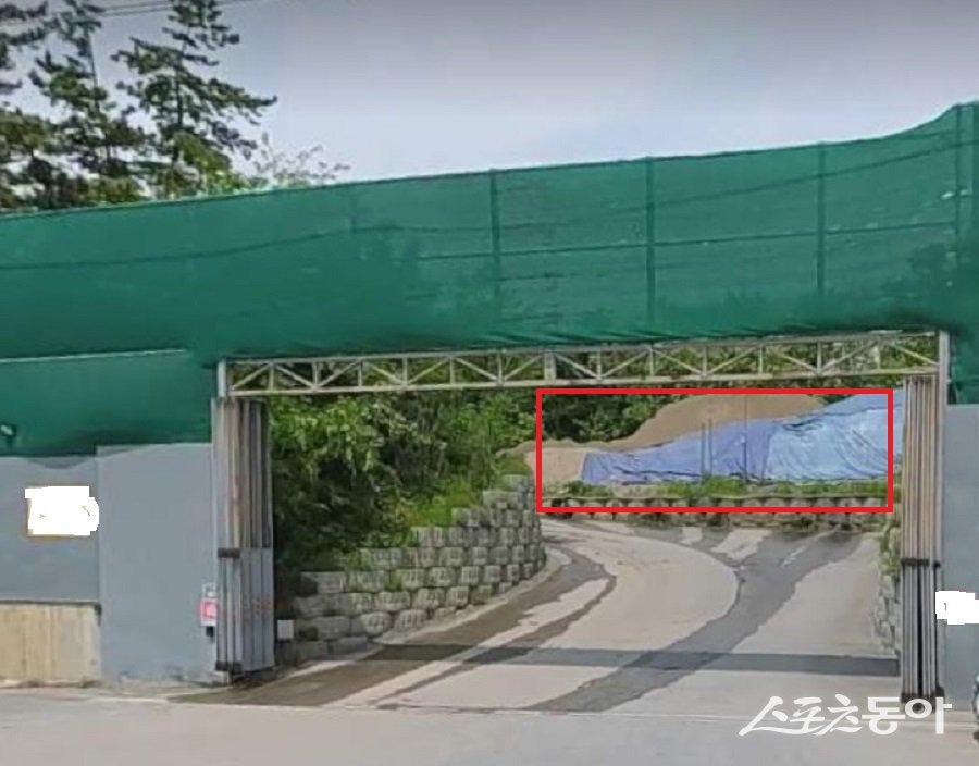 경기도 평택시 포승읍 원정리 산 101-5번지 일대에서 폐기물처리장을 운영 중인 Y산업 전경(임야 부분). 사진제공｜공익 제보자