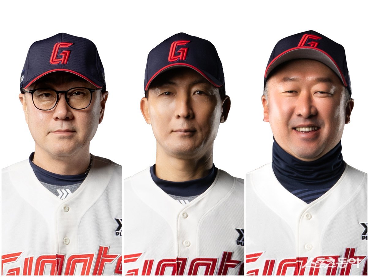 김태형 롯데 감독이 1군 코칭스태프를 대거 교체하며 분위기 쇄신에 나섰다. 28일 사직 KT전을 앞두고 콜업된 김상진, 김현욱 투수코치와 이병규 타격코치(왼쪽부터)가 1군 핵심 코칭스태프로 활약할 전망이다. 사진제공｜롯데 자이언츠
