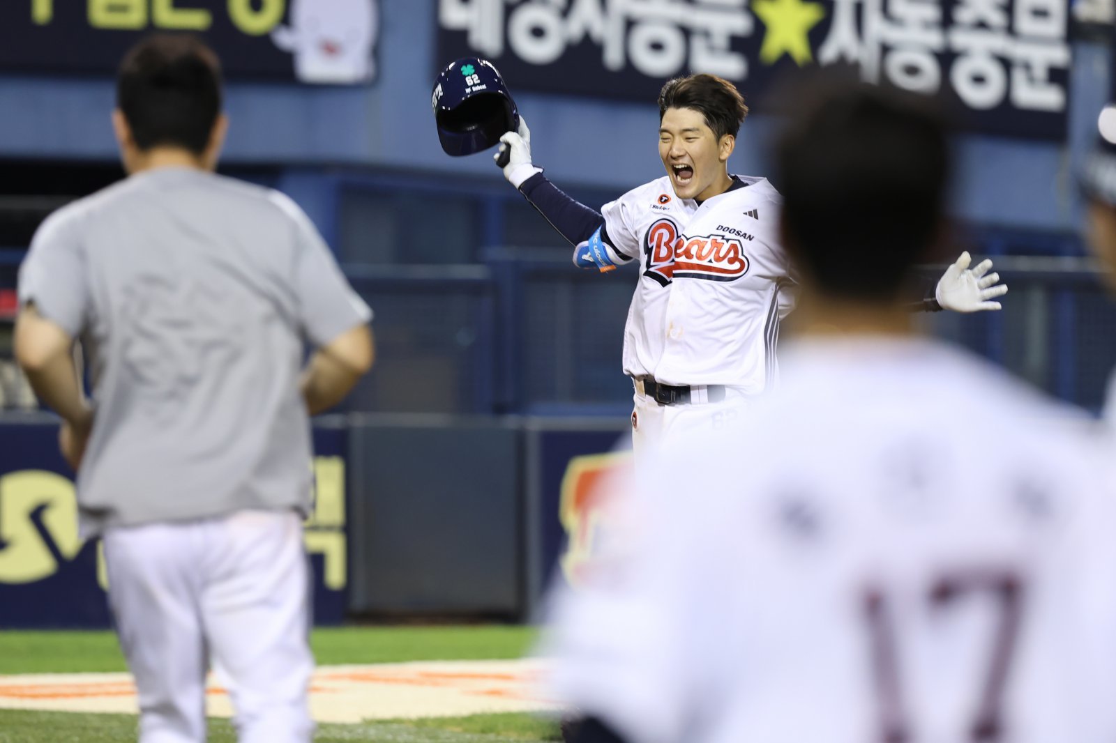 두산 안재석은 28일 잠실 삼성과 홈경기에서 1번 지명타자로 선발출전해 끝내기 안타를 터트리며 팀 5연패를 끊어냈다. 사진제공｜두산 베어스