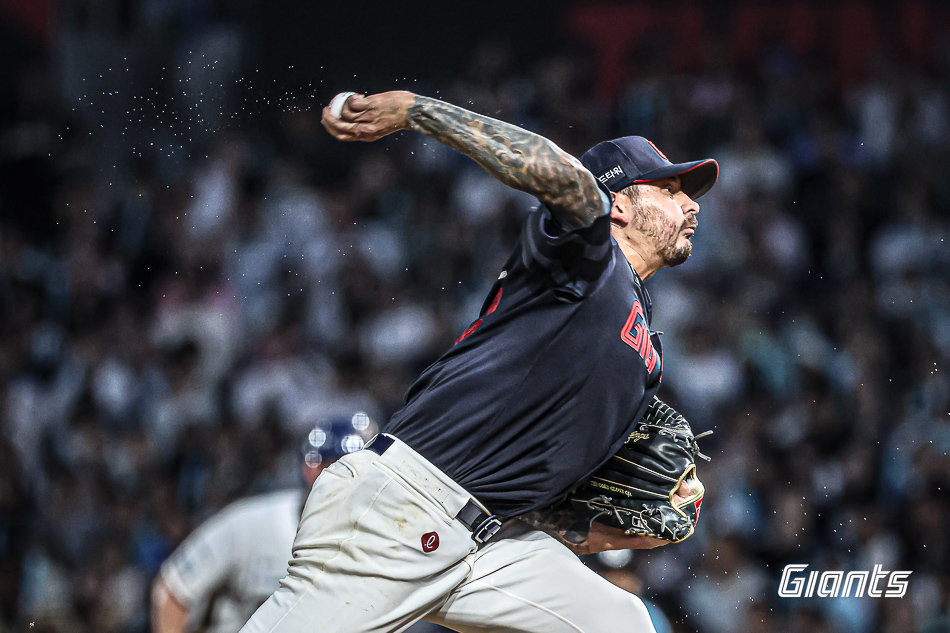 롯데 외국인투수 빈스 벨라스케즈가 24일 창원NC파크에서 열린 NC와 원정경기에 선발등판해 역투하고 있다. 사진제공｜롯데 자이언츠