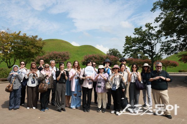 2025 APEC 문화산업고위급대화 참가자들이 불국사, 대릉원 등을 관광하고 있다. 사진제공 ㅣ경북도