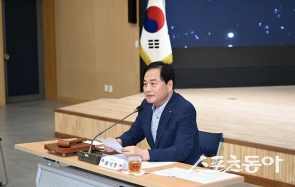 배낙호 시장이 28일 김천시장애인체육회 창립총회 및 이사회에서 이야기하고 있는 모습. 사진제공ㅣ김천시