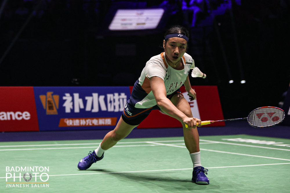 안세영이 8월 30일(한국시간) 프랑스 파리의 아디다스아레나에서 열린 세계배드민턴선수권 여자단식 준결승에서 천위페이의 공격을 받아내고 있다. 게임스코어 0-2로 진 안세영은 대회 여자단식 2연패에 실패했다. 사진제공│대한배드민턴협회