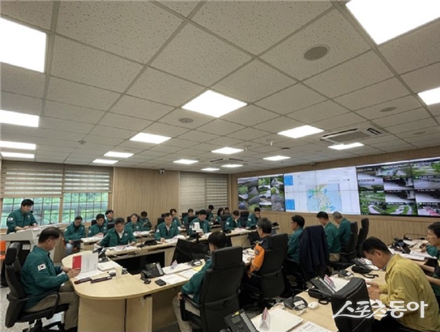 강원특별자치도(도지사 김진태)는 지난 8월 31일 오후 2시 30분, 여중협 행정부지사 주재로 강릉시 가뭄 대책 회의를 열고 총력 대응에 나섰다. 사진제공｜강원도