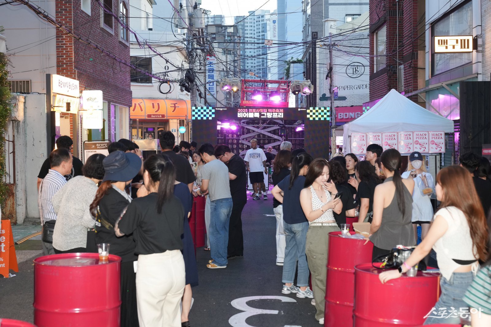 부산 부산진구가 지난달 28~29일 전포사잇길 일원에서 열린 ‘2025 전포사잇길 맥주축제’를 성황리에 마무리했다. (사진제공=부산진구)