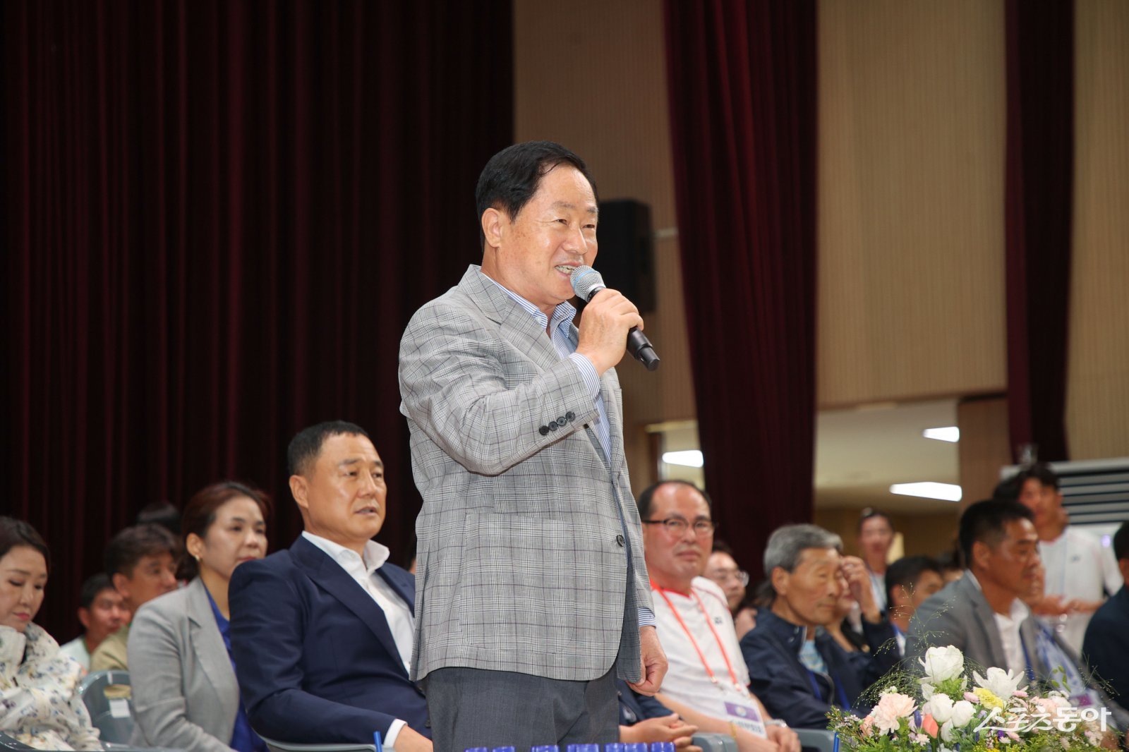 주광덕 남양주시장은 30일 남양주체육문화센터 실내체육관에서 ‘제19회 남양주시장기 배드민턴대회’에서 인사말을 하고 있다. 사진제공ㅣ남양주시 