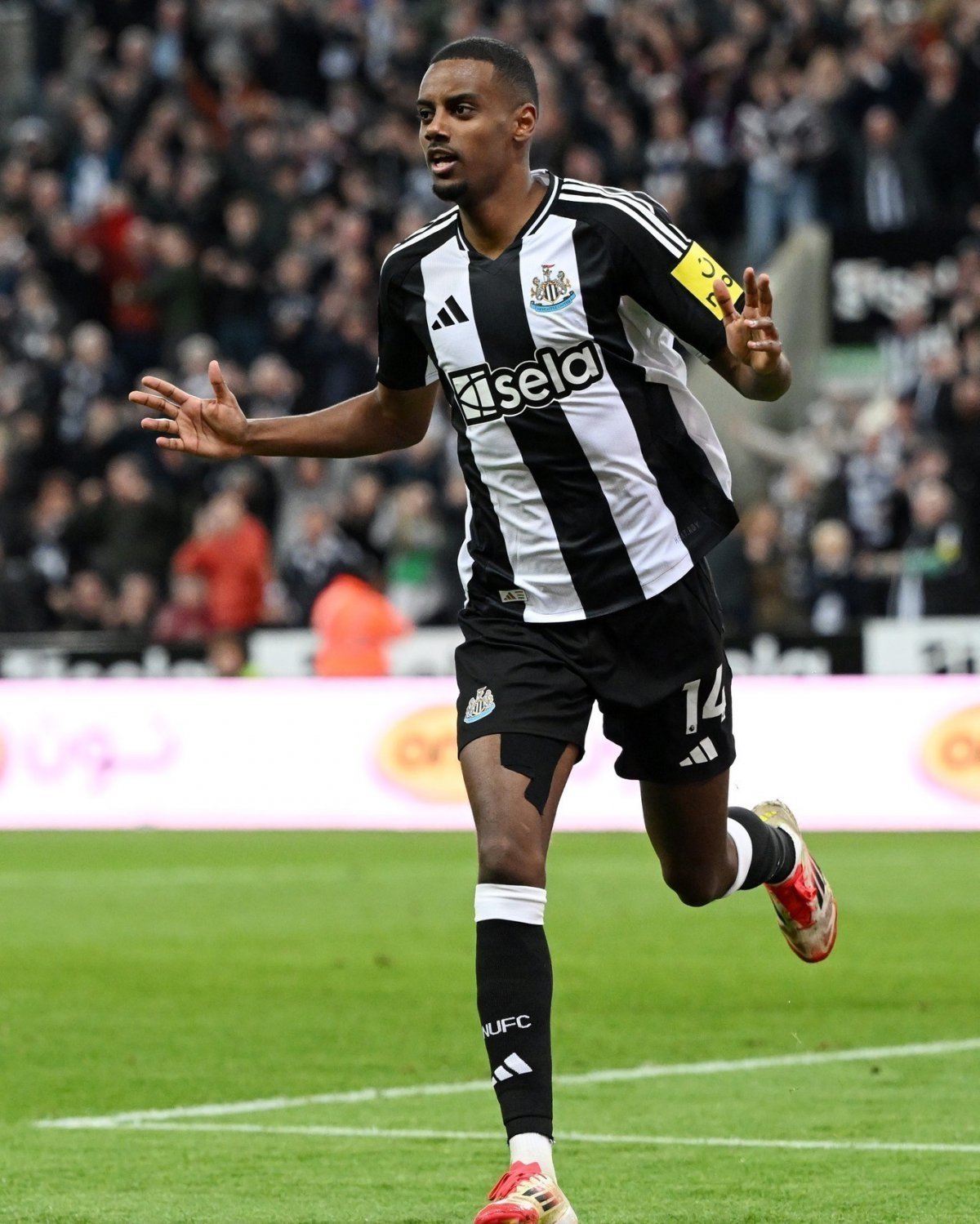 글로벌 스포츠 매체 ‘디 애슬레틱’은 1일(한국시간) “리버풀이 이삭 영입을 위해 뉴캐슬에 총 1억 3천만 파운드(약 2444억 원)를 지불하기로 합의했다”고 밝혔다. 이는 EPL 역대 최고 이적료 기록이다. 사진출처｜뉴캐슬 페이스북