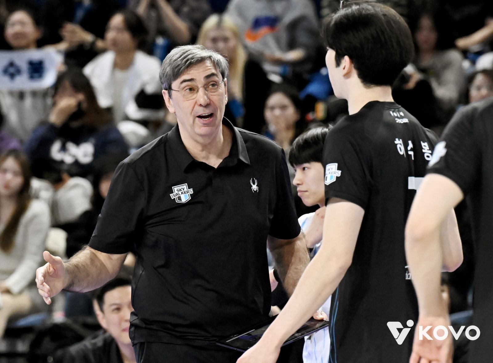 현대캐피탈 필립 블랑 감독은 부임 초기부터 배구의 기본인 높이를 강조했다. 높이에 중점을 둔 훈련과 함께 유망주들을 적극 육성하며 중장기적인 관점에서 전력 향상을 구상하고 있다. 사진제공|KOVO