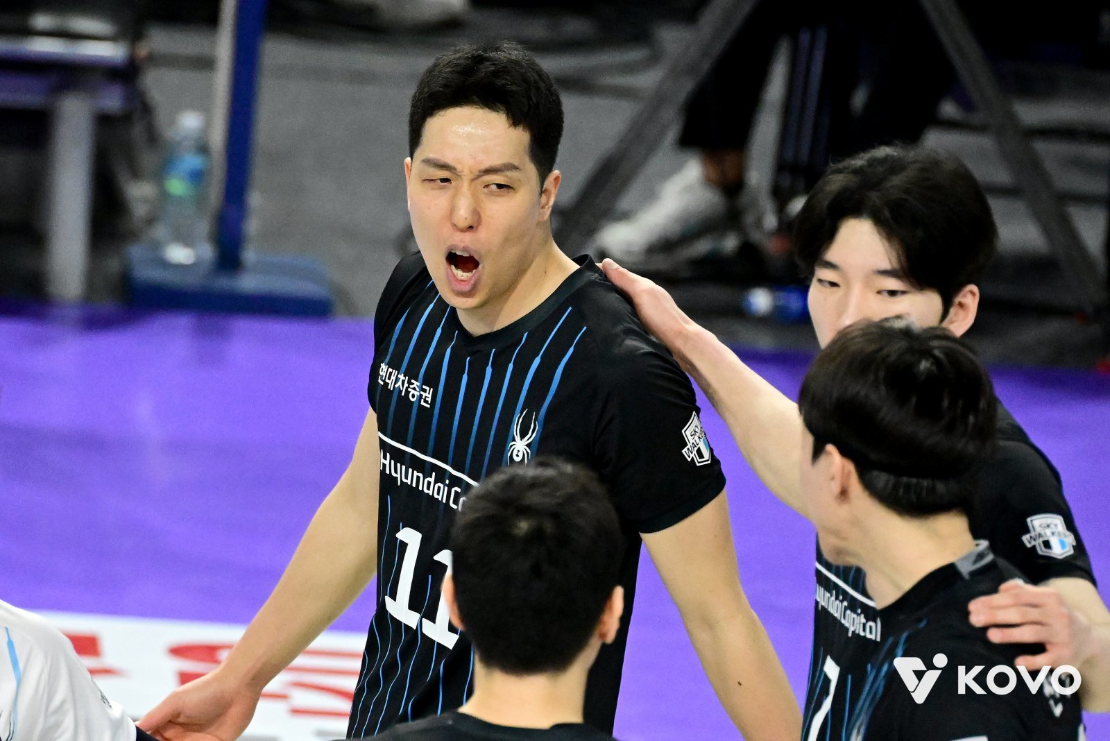 다음 시즌에도 현대캐피탈의 미들블로커 무게감은 건재하다. 지난 시즌 V리그 남자부 베스트7에 이름을 올린 베테랑 최민호(가운데)를 필두로 김진영, 손찬홍, 정태준, 송원근 등이 포진해 있다. 사진제공|KOVO