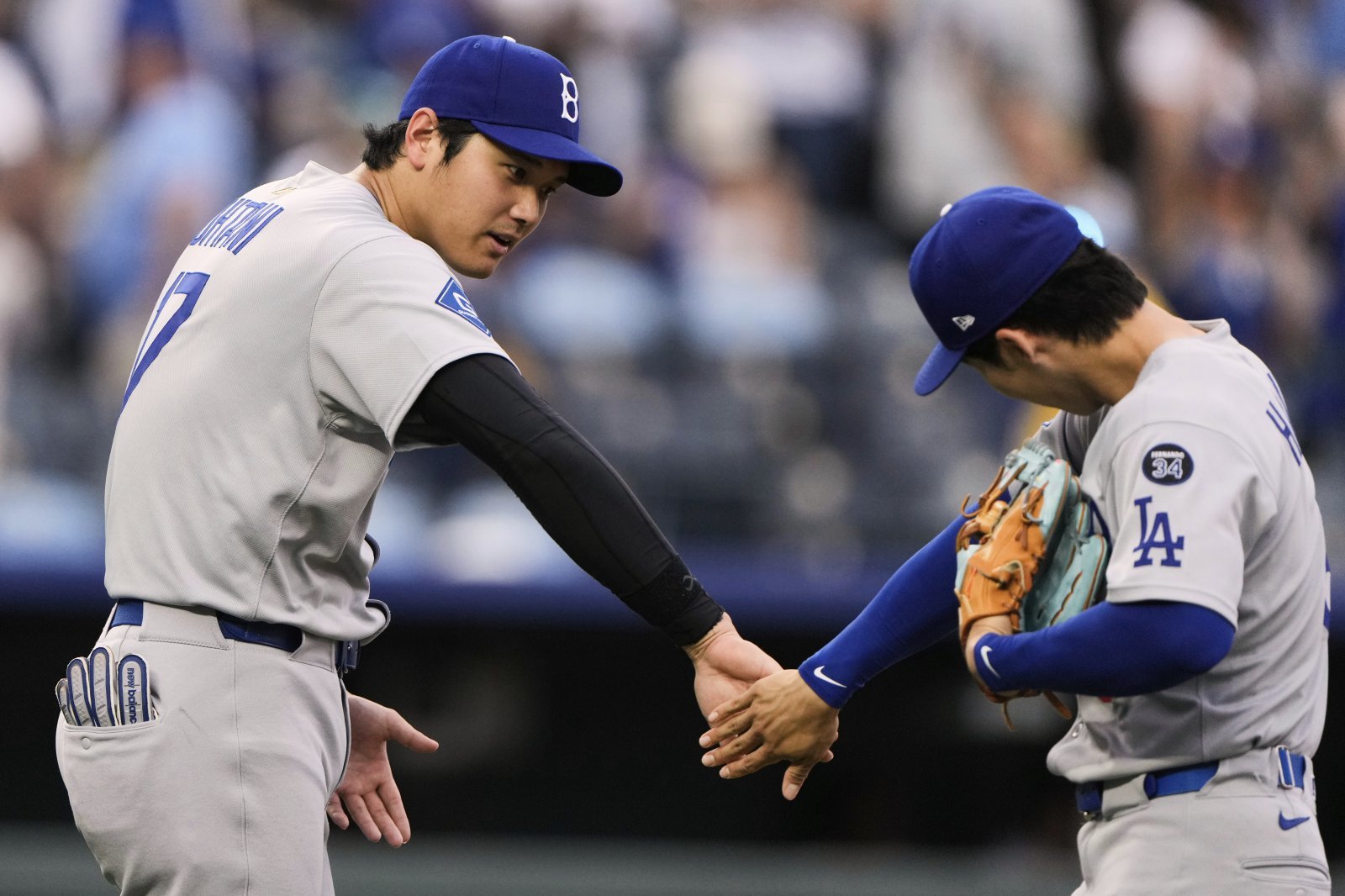 다저스 김혜성(오른쪽)은 1일(한국시간) 치카소 브릭타운 볼파크에서 열린 ‘2025 MiLB’ 멤피스(세인트루이스 산하)전에서 2번타자 좌익수로 선발출전해 4타수 2안타 1타점 1볼넷 1득점을 기록했다. 그는 재활경기 처음으로 좌익수로 9이닝을 소화했다.｜AP뉴시스