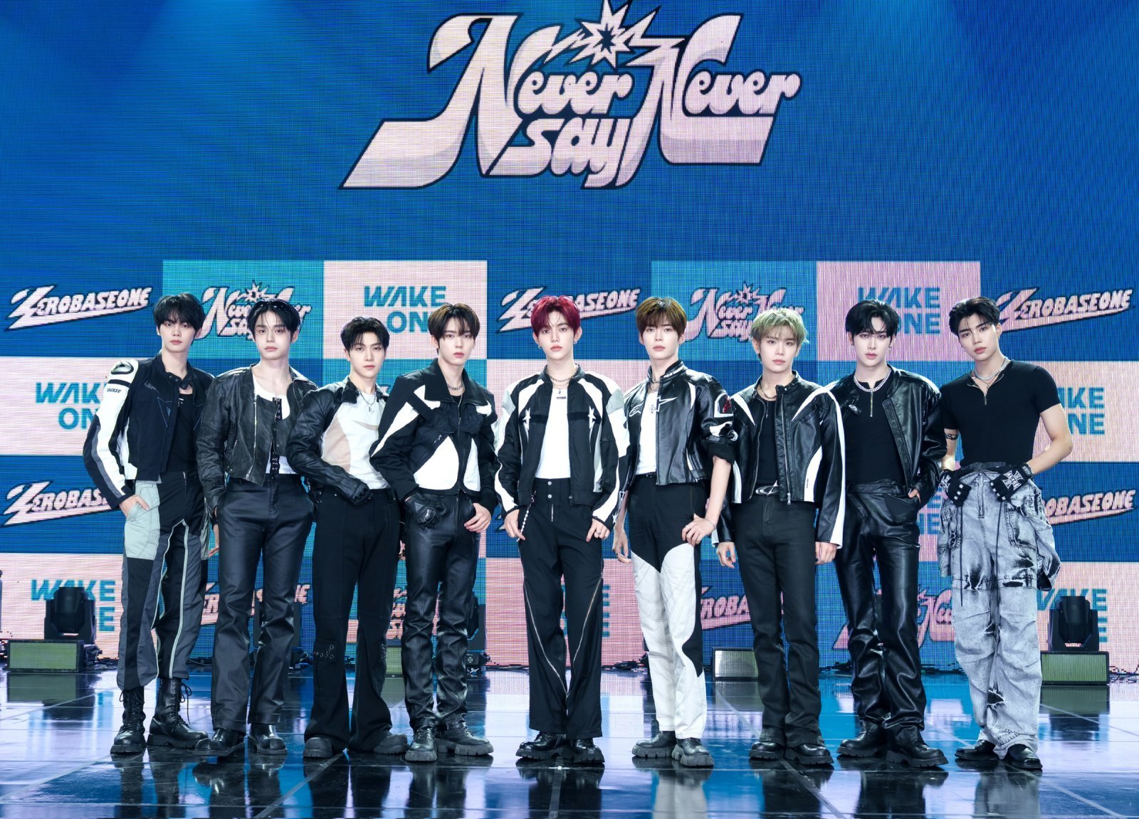 그룹 제로베이스원이 소년에서 진정한 ‘아이코닉 아티스트’로 도약하려는 포부를 담은 첫 정규 앨범 ‘네버 세이 네버’를 발매하고 다시 한번 가요계를 들끓게 만들 전망이다. 사진제공｜웨이크원