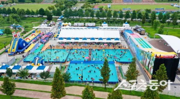 ‘2025 구미시 낙동강 워터파크’에서 사람들이 즐기고 있는 모습. 사진제공ㅣ구미시