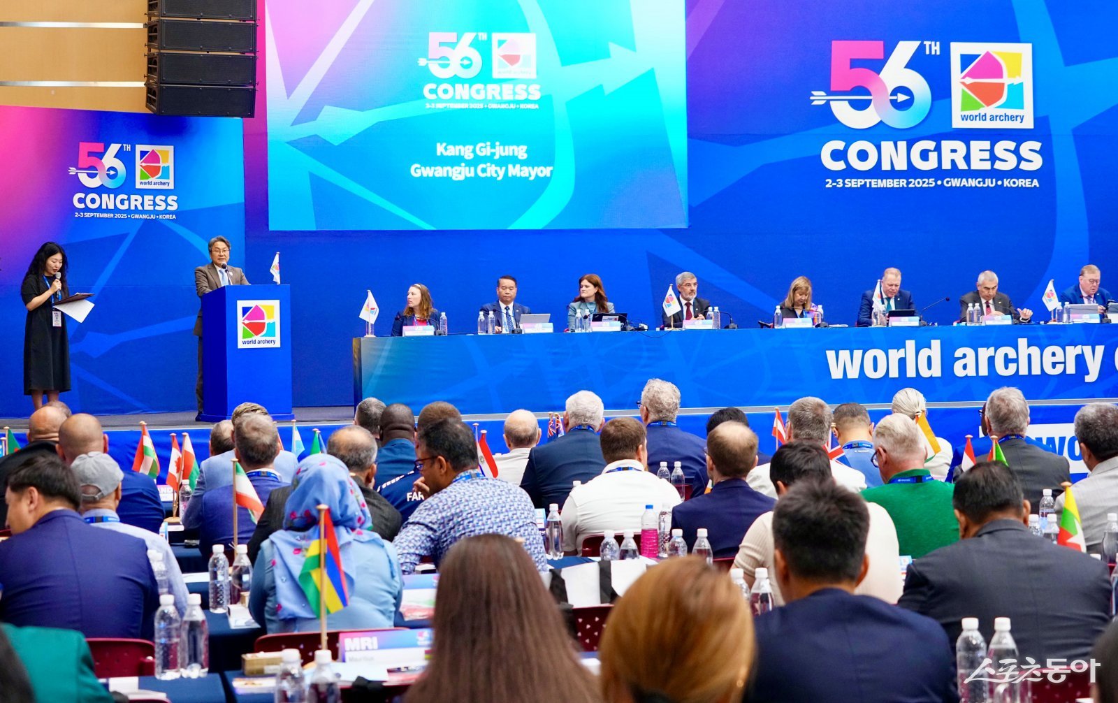 강기정 광주광역시장이 2일 오전 김대중컨벤션센터에서 열린 세계양궁연맹 총회 본회의에 참석해 환영사를 하고 있다. 사진제공=광주광역시