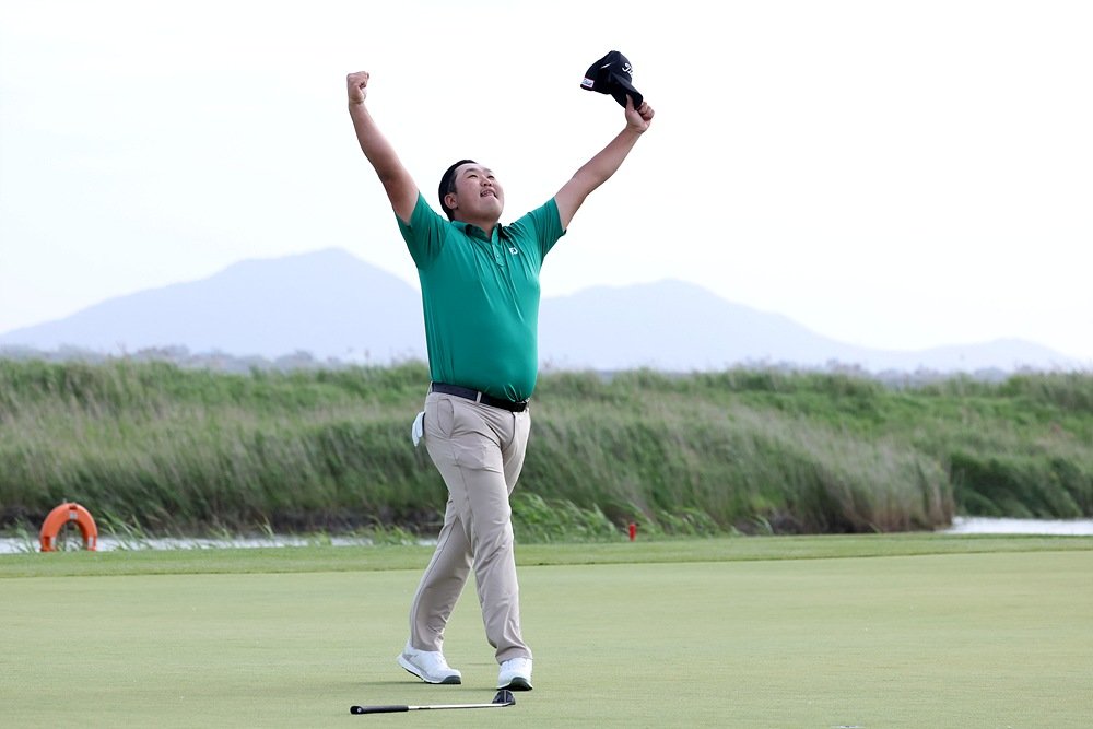 ‘영암 사나이’ 김찬우가 4일 골프존카운티 영암45에서 개막하는 KPGA 파운더스컵에서 시즌 첫 승 및 통산 3승에 도전한다. 지난해 같은 코스에서 열린 KPGA 클래식에서 우승을 차지한 뒤 포효하고 있는 김찬우. 사진제공 | KPGA