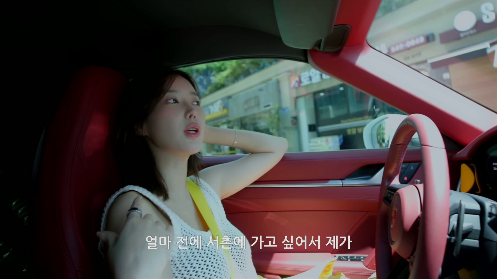 임수향이 유튜브 채널을 통해 럭셔리 이미지 논란에 직접 입장을 밝혔다. 데뷔 이후 10년 넘게 가족 생계를 책임져 왔으며 어린 시절 유복한 환경과 실제 생활은 달랐음을 설명하며 솔직하게 해명했다. 사진제공|임수향무거북이와두루미 유튜브