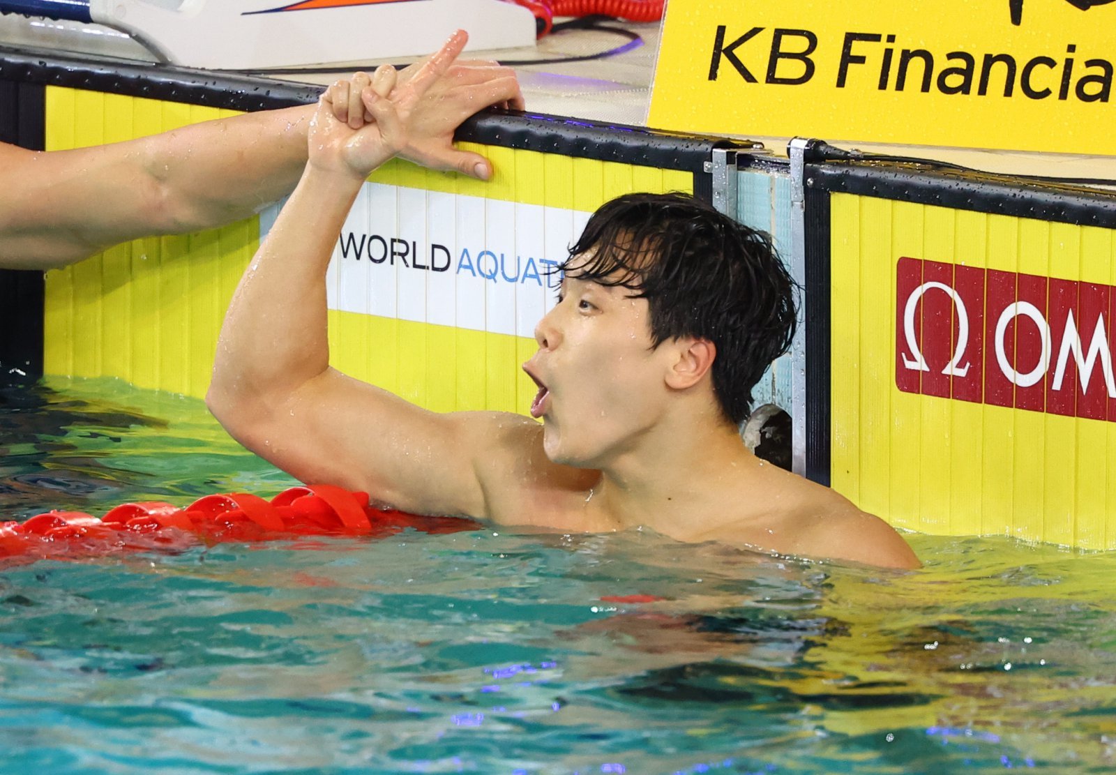 지유찬은 한국수영의 취약종목인 남자 자유형 50m에서 매년 새 역사를 쓰고 있다. 올해는 지난달 1일(한국시간) 싱가포르에서 끝난 세계선수권에서 한국수영 사상 첫 자유형 50m 결선 진출과 아시아기록(21초66) 수립이라는 두마리 토끼를 잡았다. 뉴시스