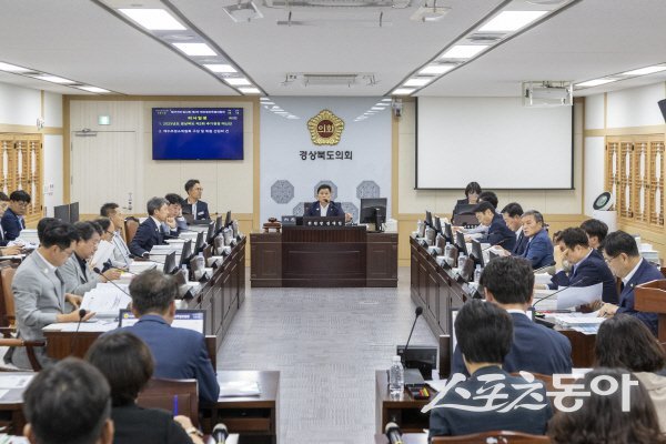 경북도의회 예산결산특별위원회가 2025년도 제3회 추경예산안을 의결하고 있다. 사진제공 ㅣ 경북도의회