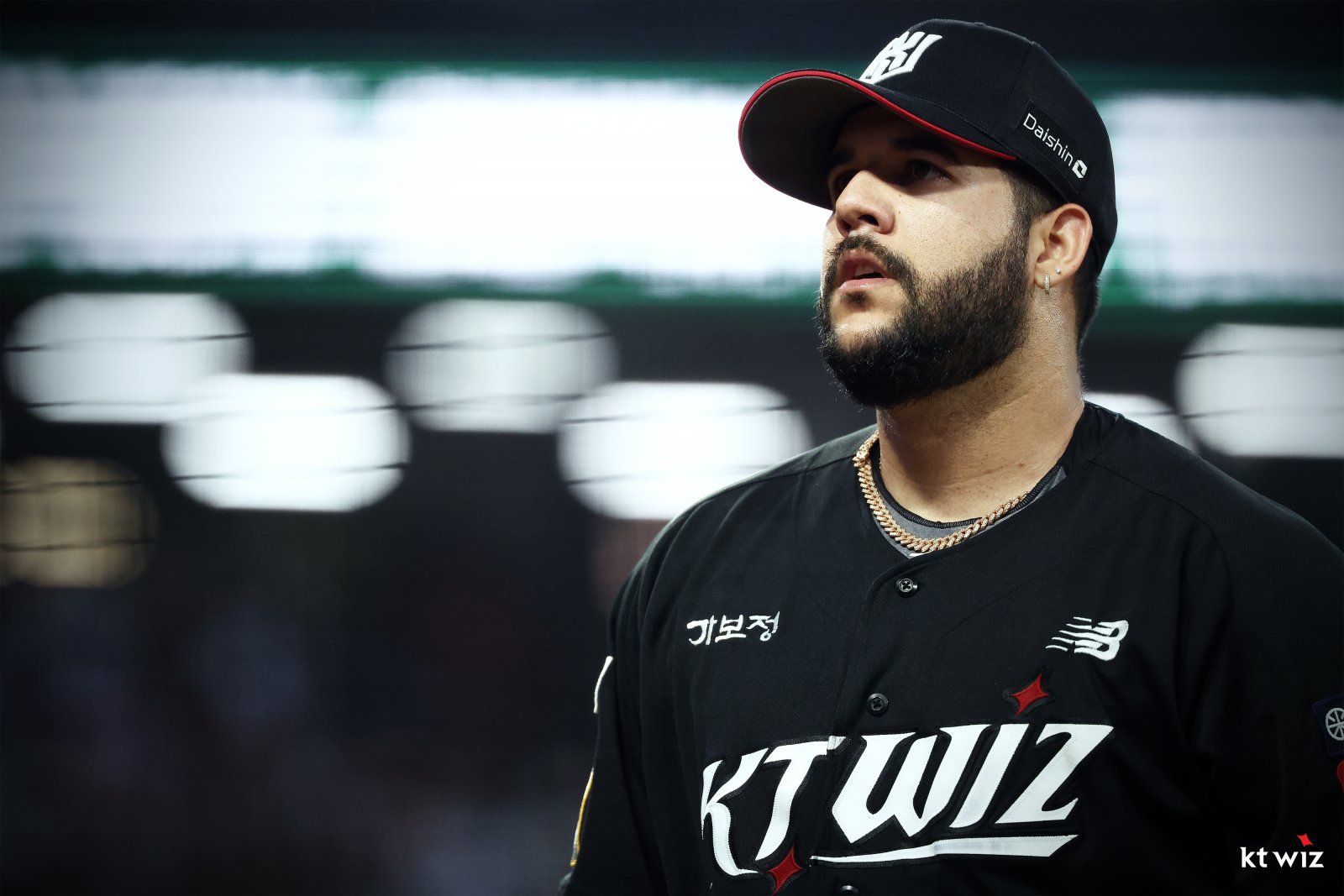 KT 헤이수스는 지난달 31일 수원 KIA와 홈경기에서 구원등판했다. 팀은 잔여 일정 기간 선발투수를 불펜투수로 활용하려고 한다.|뉴시스