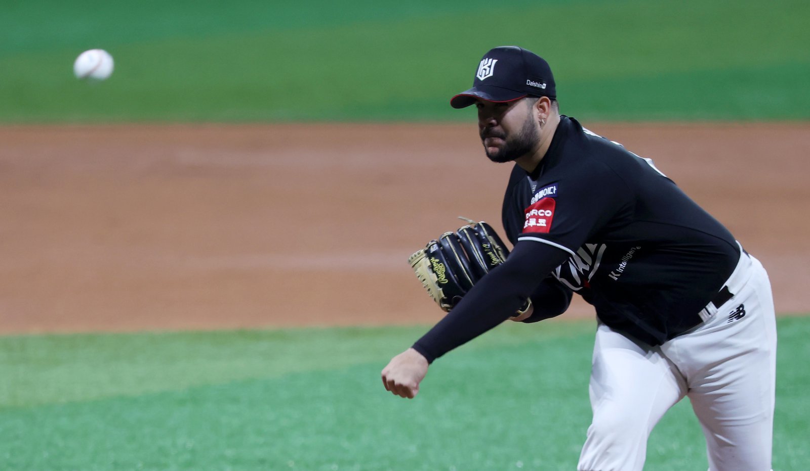 KT 헤이수스는 지난달 31일 수원 KIA와 홈경기에서 구원등판했다. 팀은 잔여 일정 기간 선발투수를 불펜투수로 활용하려고 한다.|뉴시스