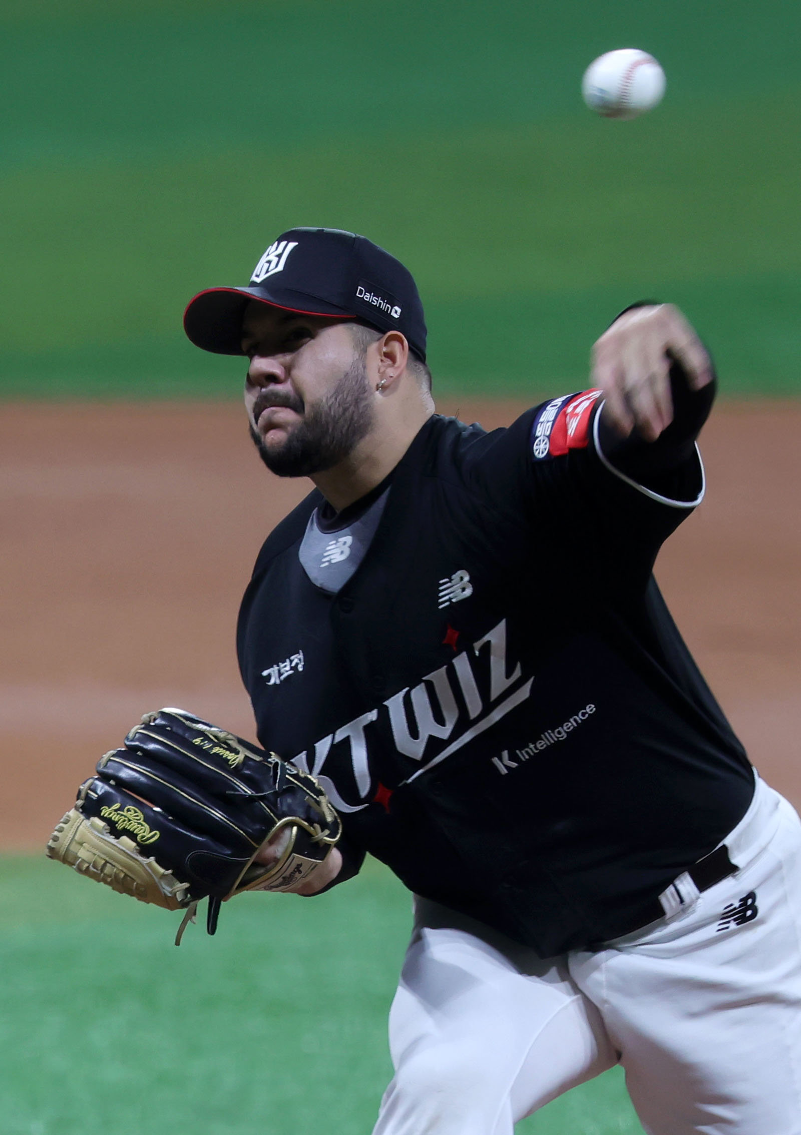 KT 헤이수스는 지난달 31일 수원 KIA와 홈경기에서 구원등판했다. 팀은 잔여 일정 기간 선발투수를 불펜투수로 활용하려고 한다.|뉴시스