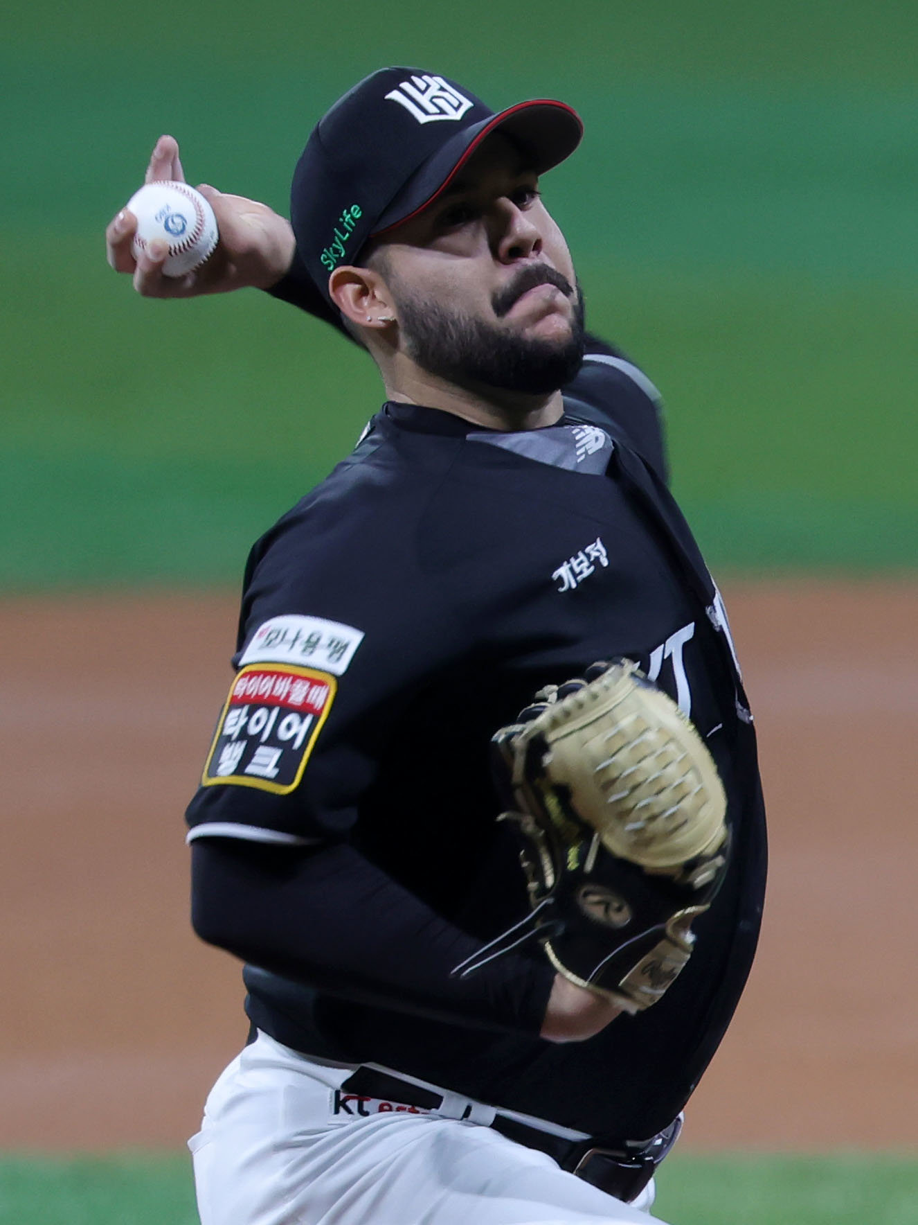 KT 헤이수스는 지난달 31일 수원 KIA와 홈경기에서 구원등판했다. 팀은 잔여 일정 기간 선발투수를 불펜투수로 활용하려고 한다.|뉴시스
