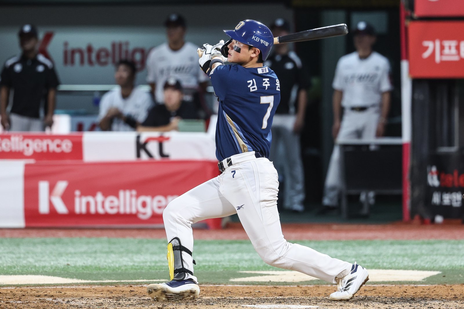 NC 김주원은 2일 수원 KT와 원정경기에서 1번타자 중견수로 선발출전해 홈런포를 포함해 3안타 경기를 펼쳤다. 그는 8월 뜨거운 타격감을 9월에도 이어가려 한다. 사진제공｜NC 다이노스