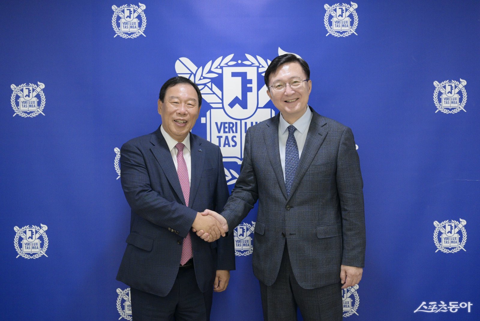 세종시는 지난 2일 서울대학교 본교에서 서울대학교(총장 유홍림)와 미래인재 양성 등 교육 협력을 위한 업무협약을 체결했다고 밝혔다(왼쪽부터 최민호시장, 유홍림 서울대 총장). 사진제공｜세종시